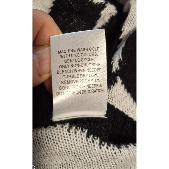 Disney Mickey Mouse Sweater Black & White Checkered Knit Long Sleeve XXL - Picture 7 of 7